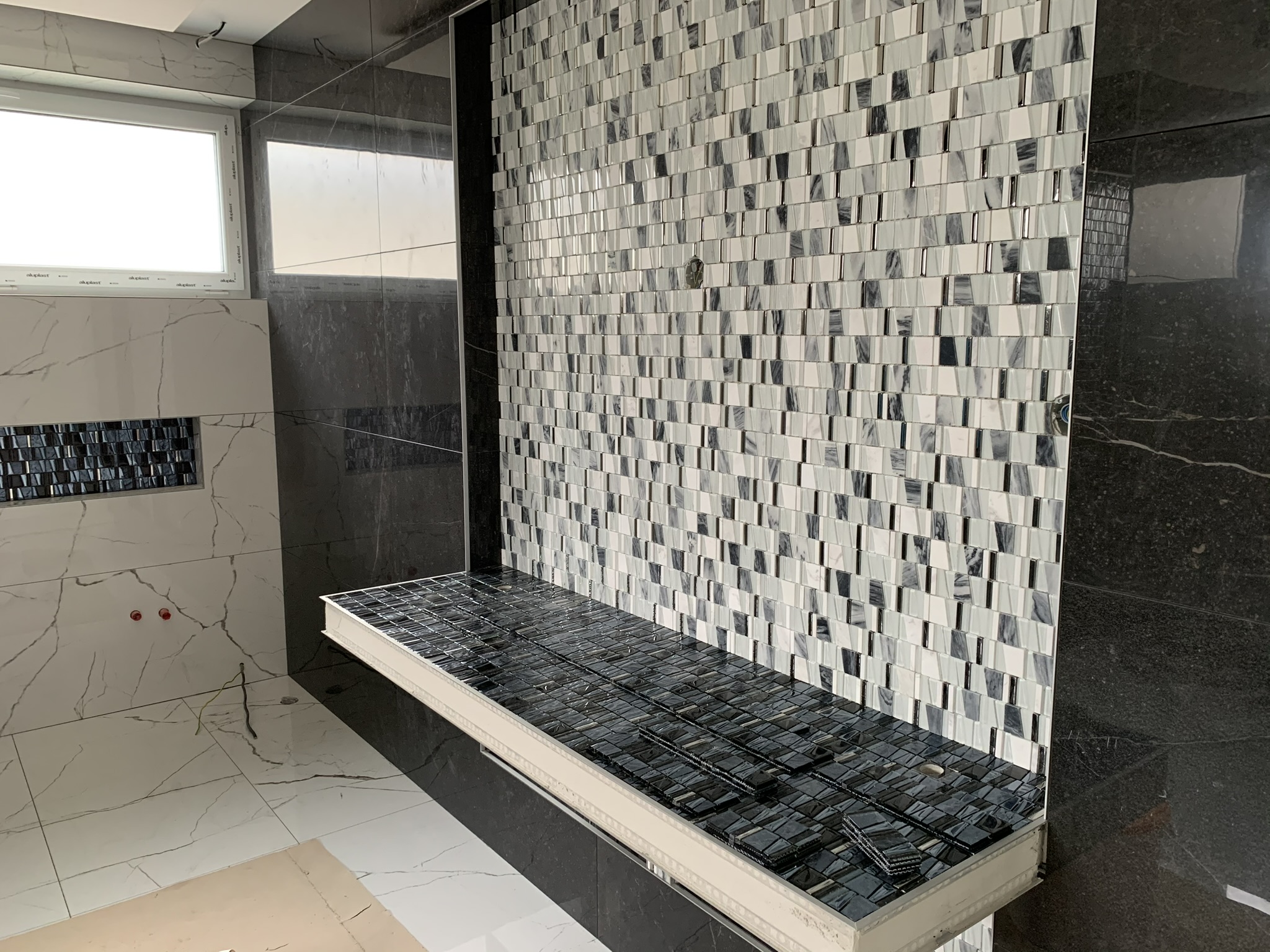 Obklady a dlažby COMDET